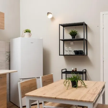 Przestronny W Centrum Krakowa - 12 Osob - By Upstairs Apartmán