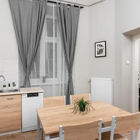 Przestronny W Centrum Krakowa - 12 Osob - By Upstairs