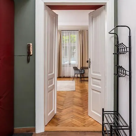 Przestronny W Centrum Krakowa - 12 Osob - By Upstairs Apartmán *